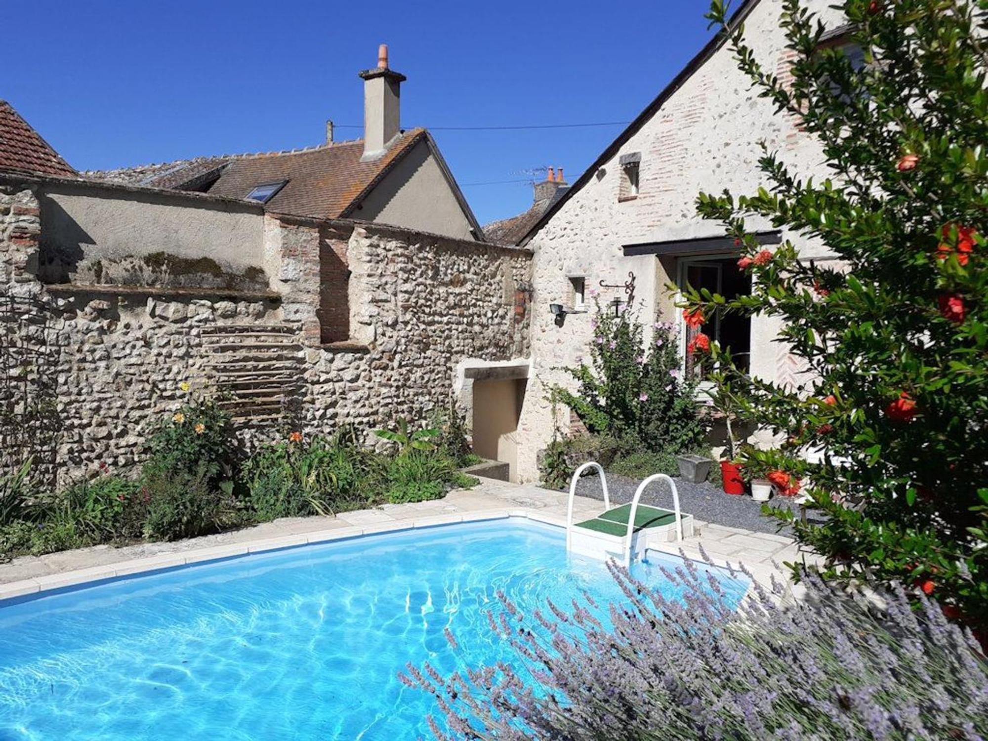 Chambre Quadruple Avec Piscine Au Bord De La Loire - Fr-1-590-474 Bed & Breakfast Ousson-sur-Loire Exterior photo