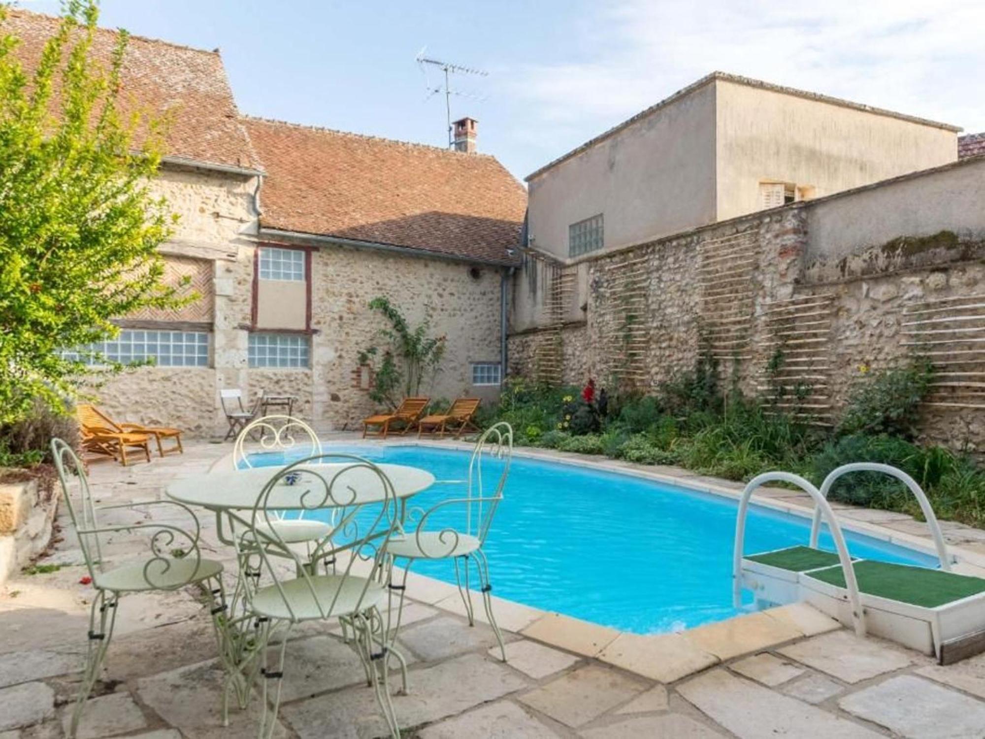 Chambre Quadruple Avec Piscine Au Bord De La Loire - Fr-1-590-474 Bed & Breakfast Ousson-sur-Loire Exterior photo